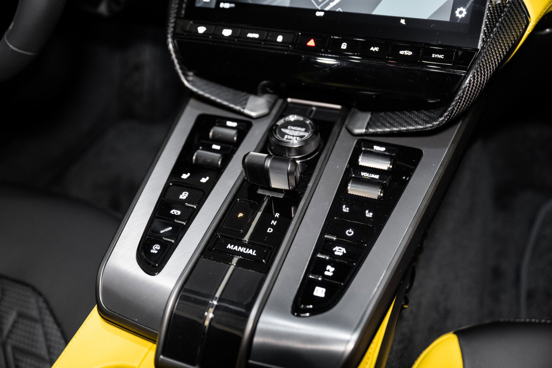 Used 2025 Aston Martin Vanquish image 31