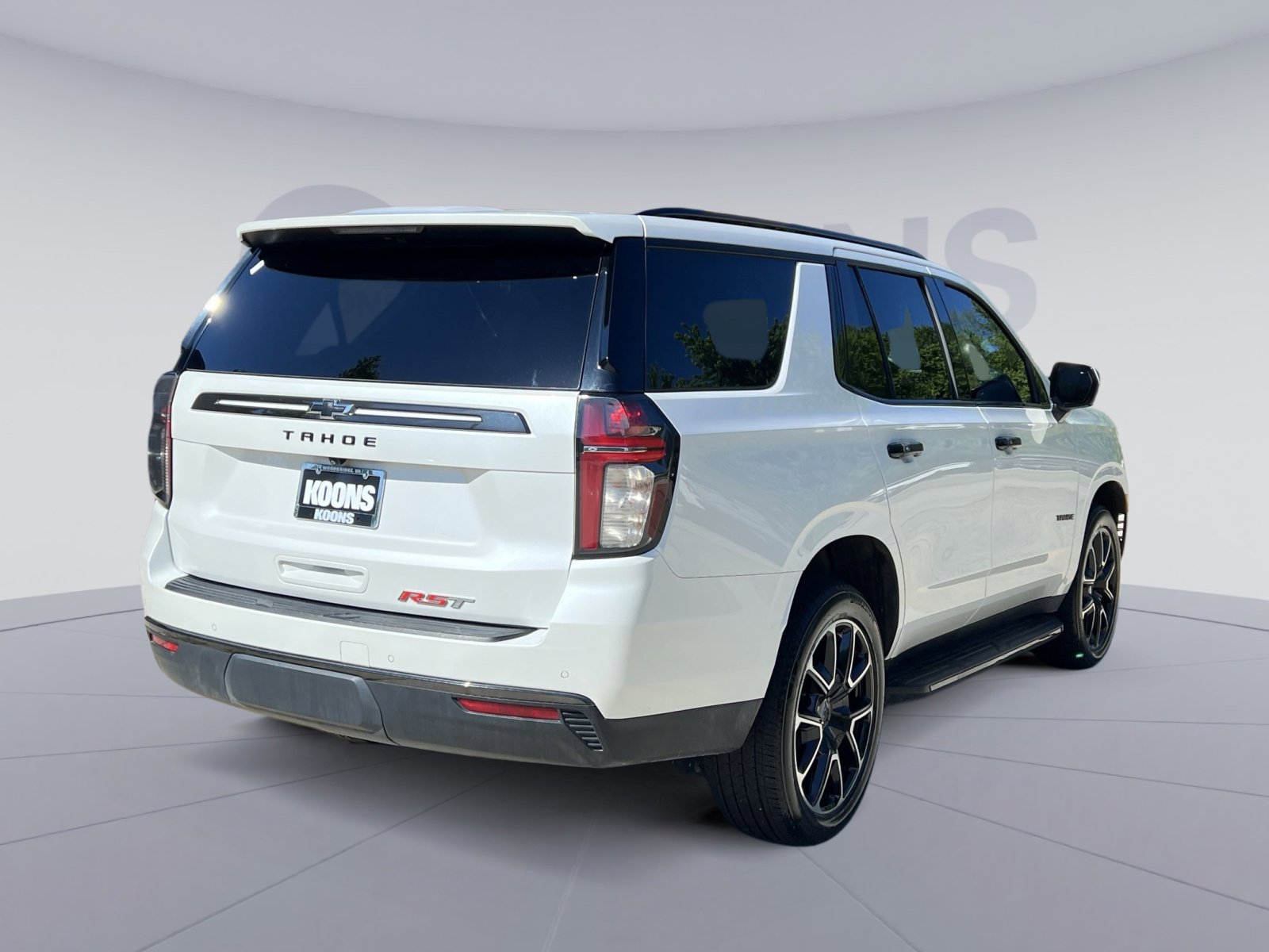 Used 2021 Chevrolet Tahoe RST w/ Luxury Package AWD/4WD image 16