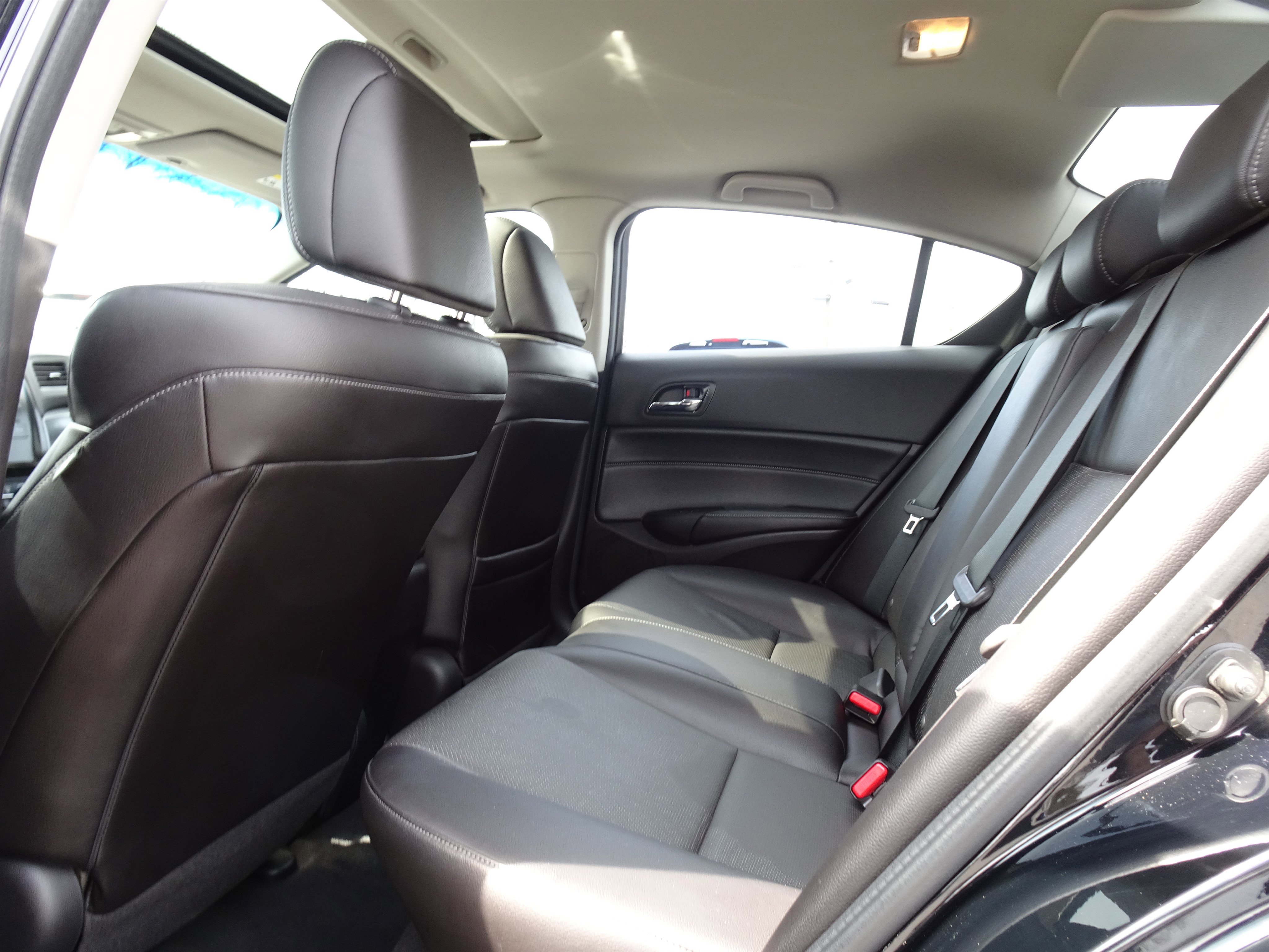 Used 2015 Acura ILX w/ Premium Package image 9