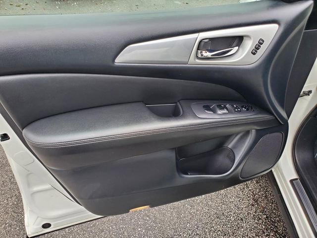 Used 2020 Nissan Pathfinder SL image 17