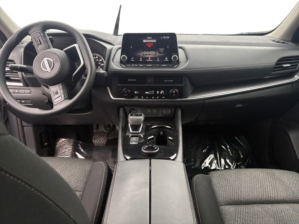 Used 2024 Nissan Rogue SV image 10
