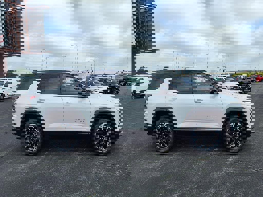 New 2026 Chevrolet Equinox LT image 2