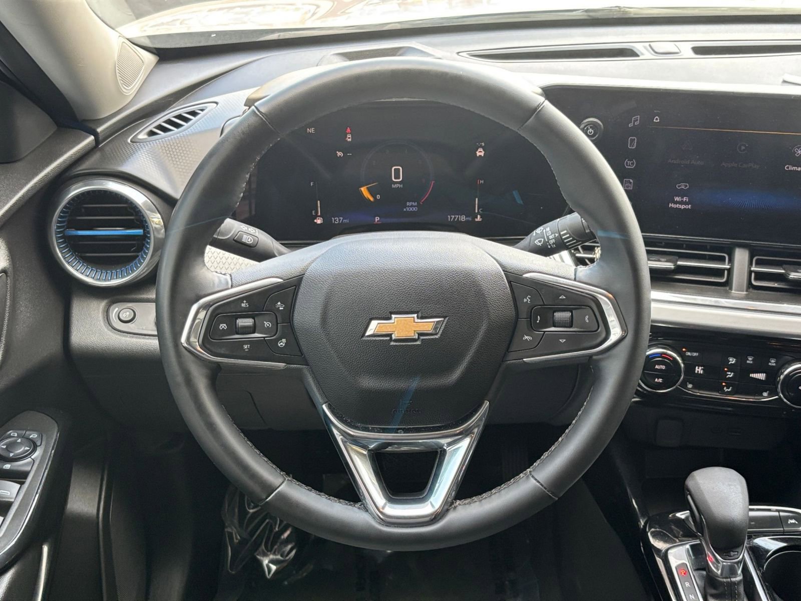 Used 2025 Chevrolet Trax LT w/ LT Convenience Package FWD image 30