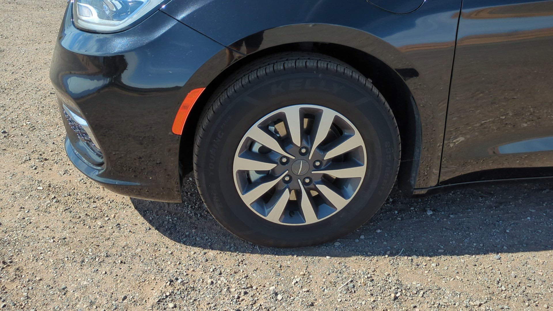 Used 2024 Chrysler Pacifica Limited FWD image 11