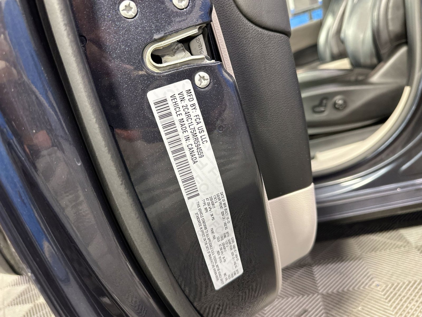 Used 2021 Chrysler Pacifica Touring-L image 37