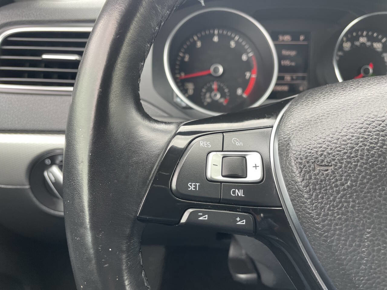 Used 2017 Volkswagen Jetta SE FWD image 26