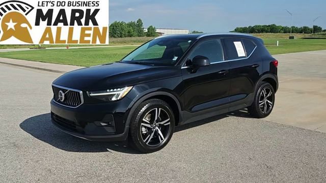 Used 2023 Volvo XC40 B5 Plus AWD/4WD image 4