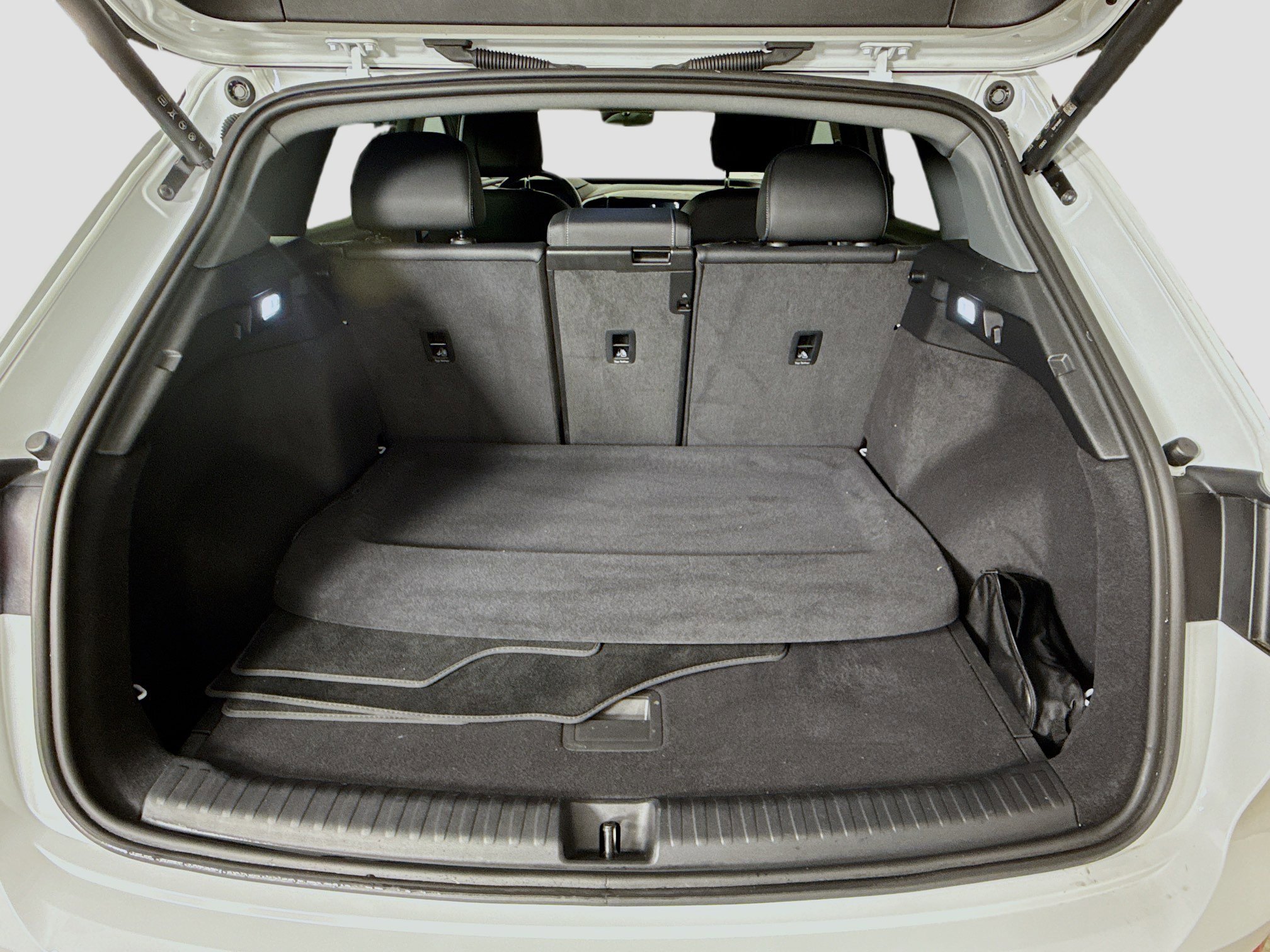 Used 2023 Audi Q4 e-tron Premium Plus w/ Premium Plus image 28