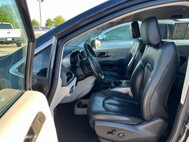 Used 2021 Chrysler Pacifica Touring-L FWD image 15