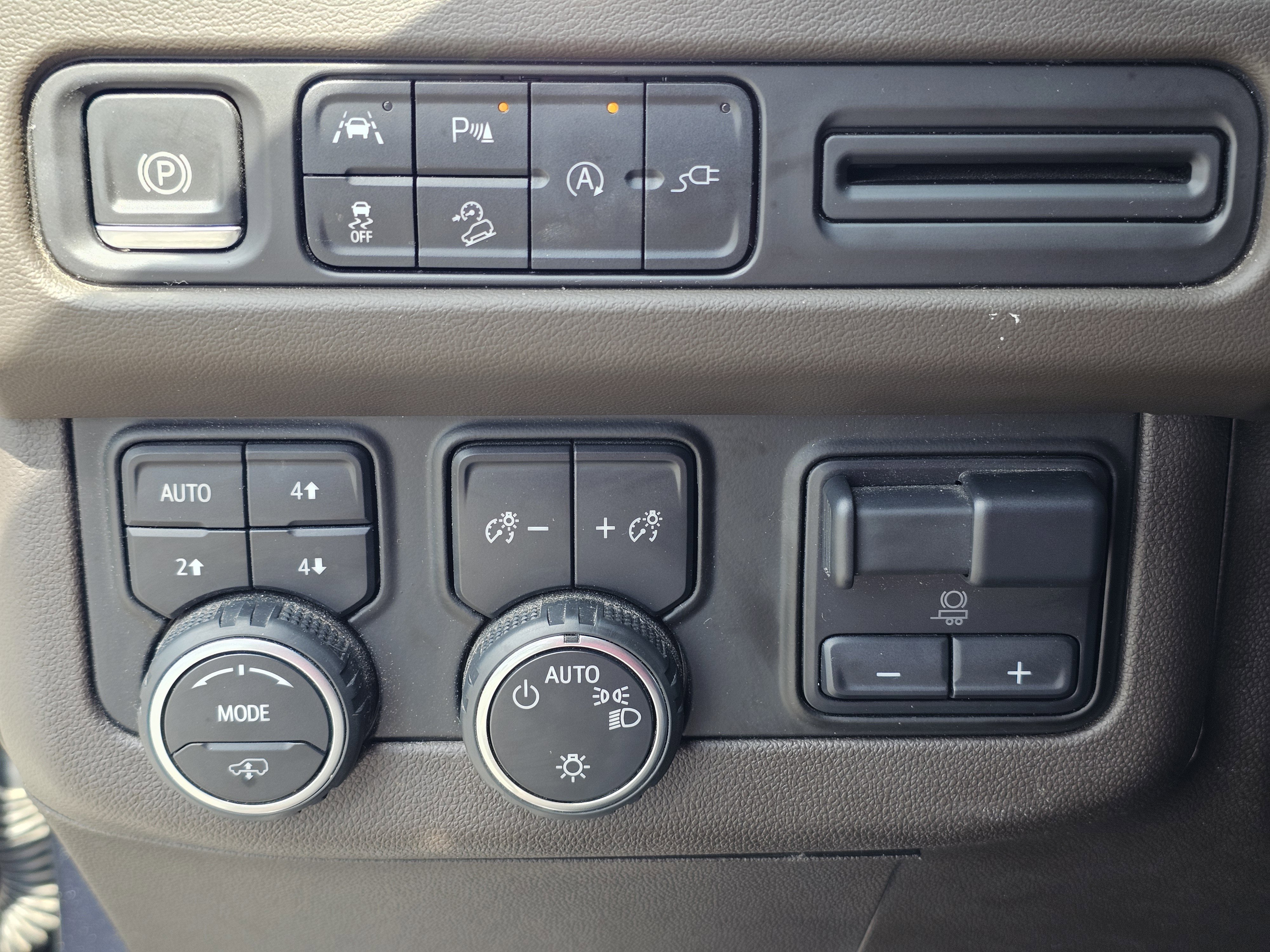 Used 2021 Chevrolet Tahoe Z71 w/ Z71 Off-Road Package image 20