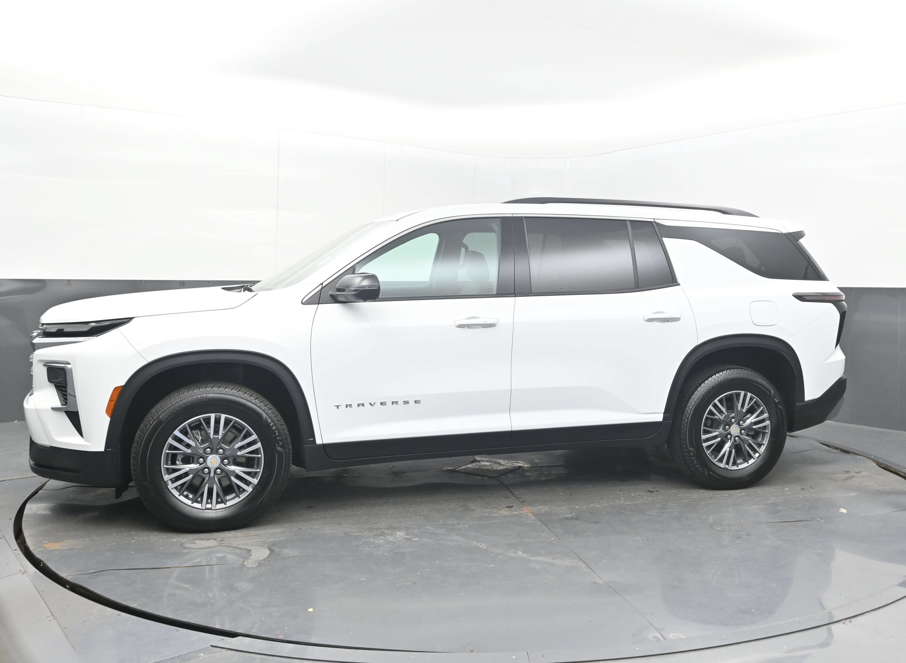 Certified 2026 Chevrolet Traverse LT w/ Driver Confidence Package FWD image 5