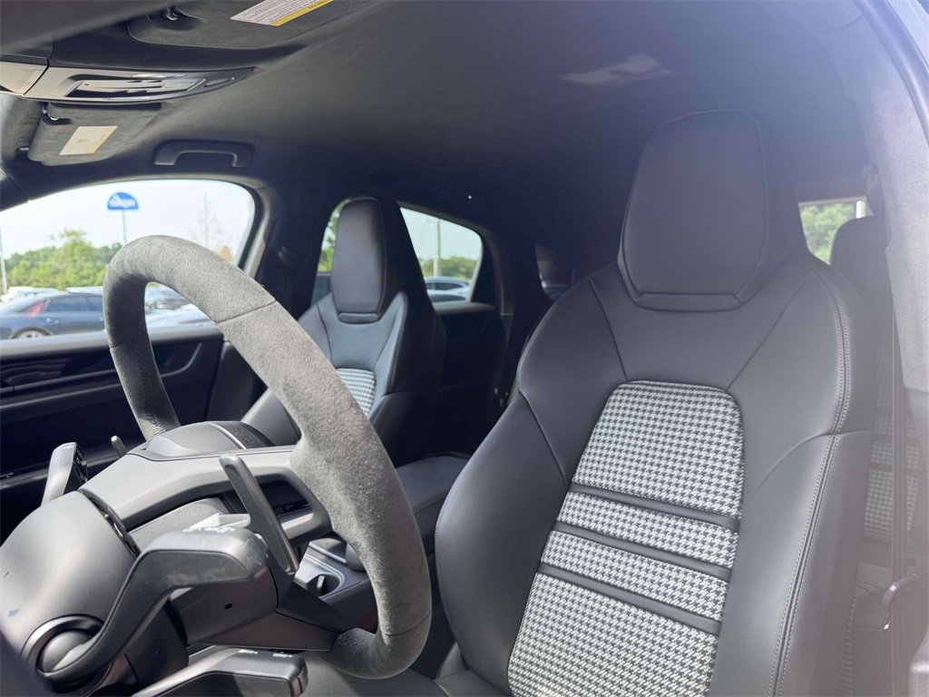 New 2025 Porsche Cayenne Coupe image 5
