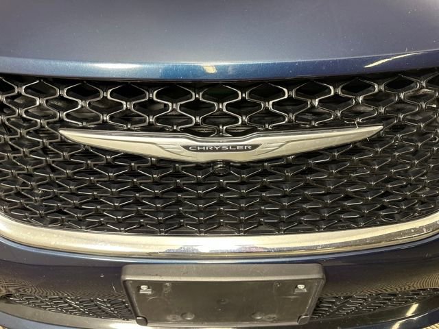 Used 2024 Chrysler Pacifica Select image 9