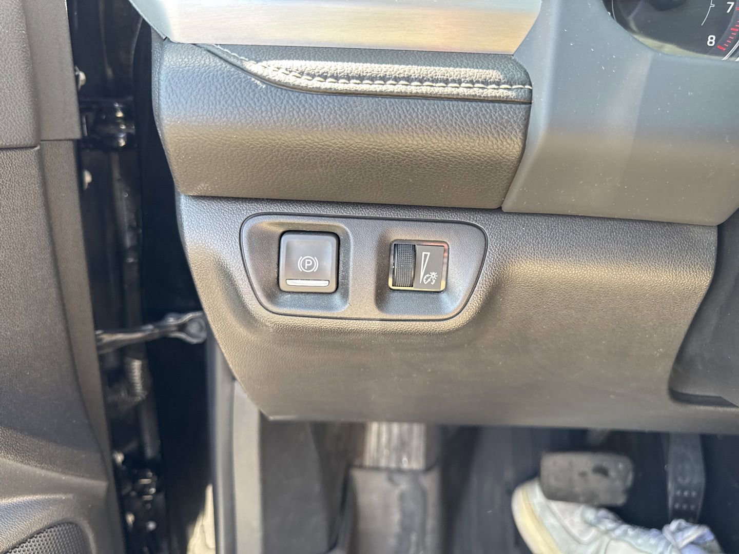 Used 2021 GMC Acadia SLE w/ Driver Convenience Package image 22