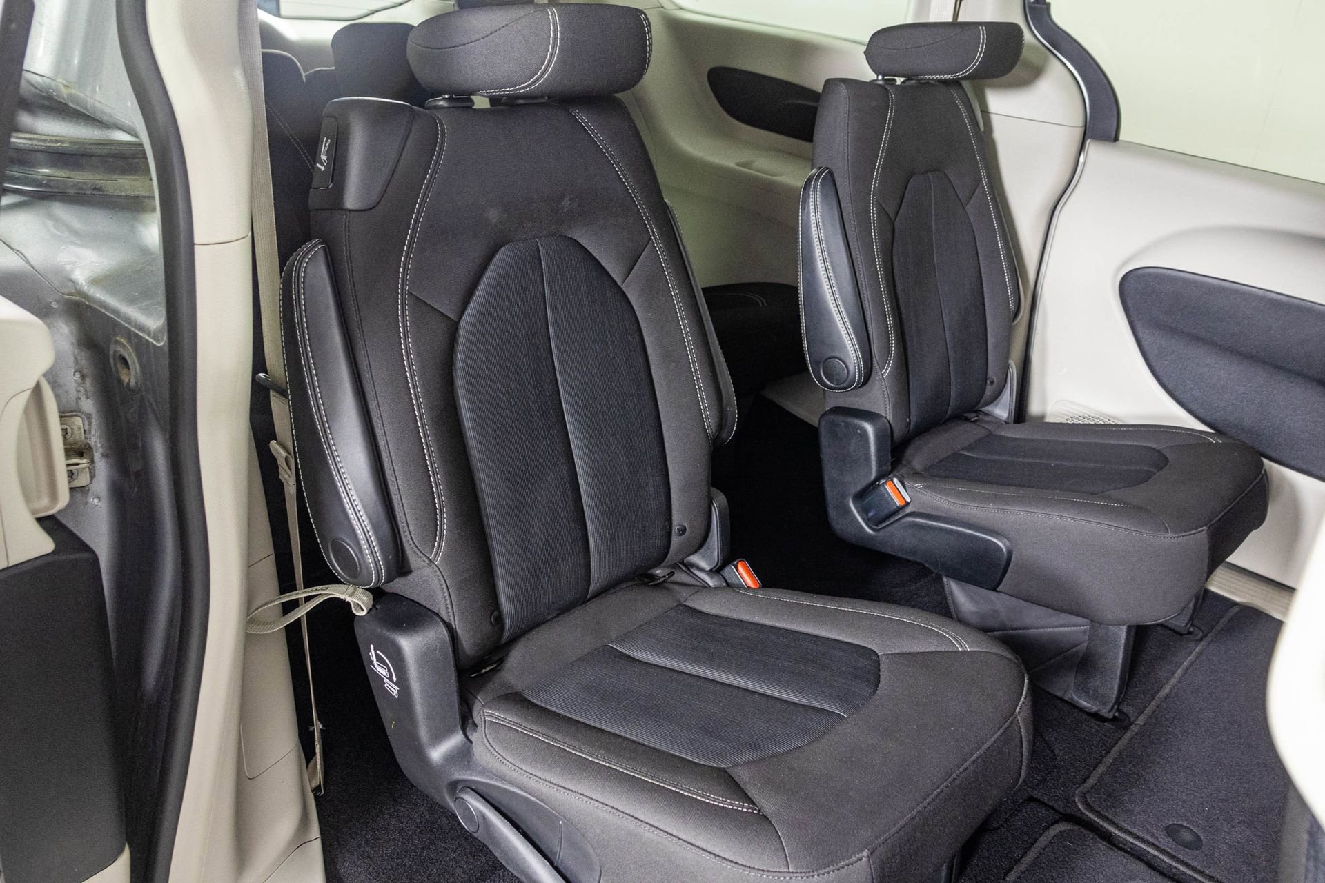 Used 2020 Chrysler Voyager LX FWD image 38