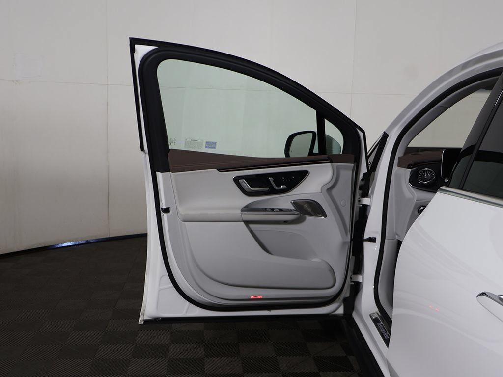 Used 2023 Mercedes-Benz EQE 500 4MATIC SUV w/ Pinnacle Trim Package image 24