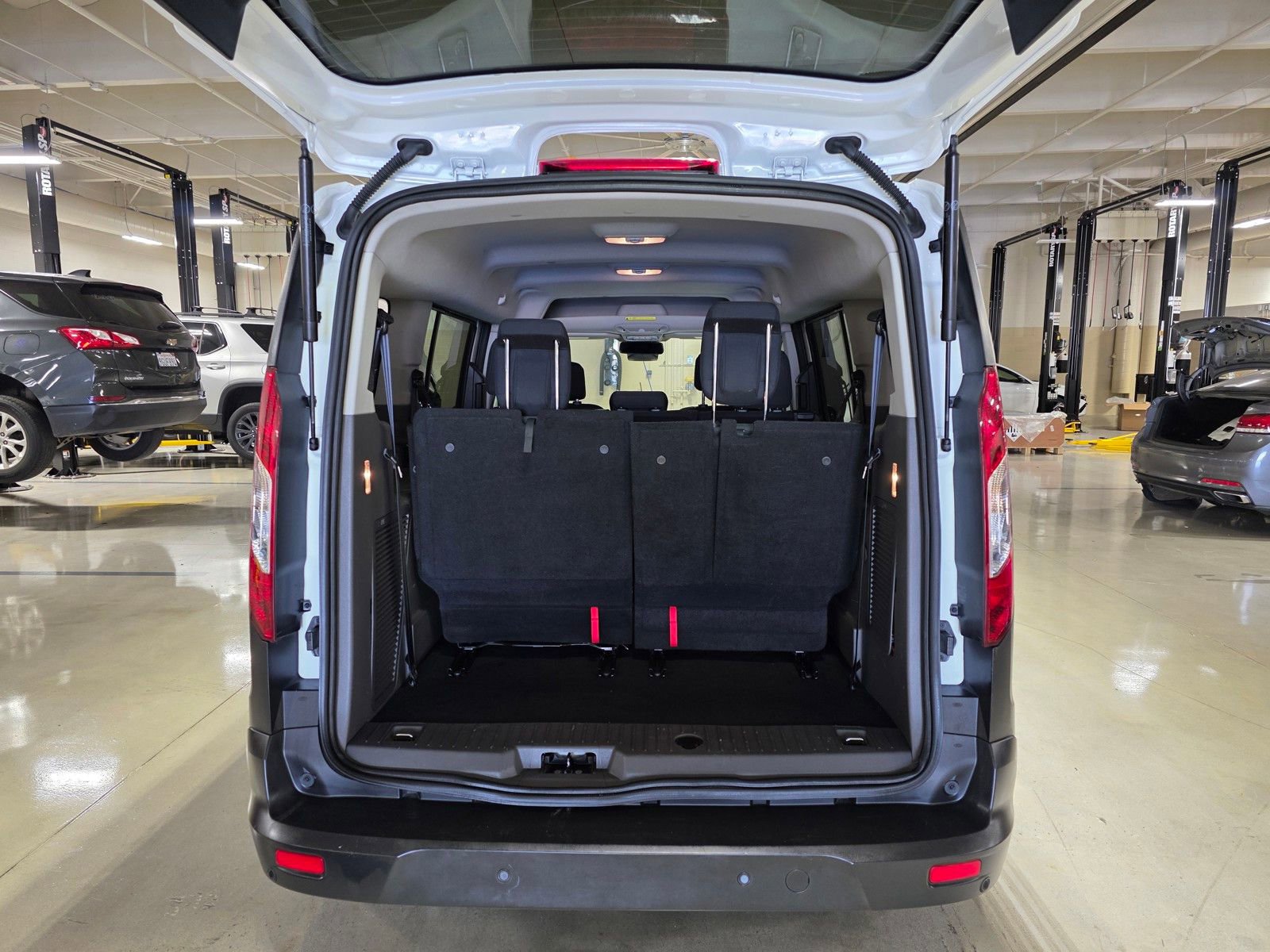 Used 2020 Ford Transit Connect XL image 13