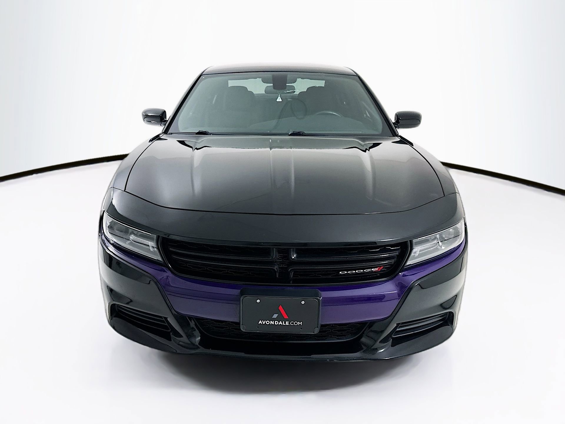 Used 2019 Dodge Charger SXT image 2