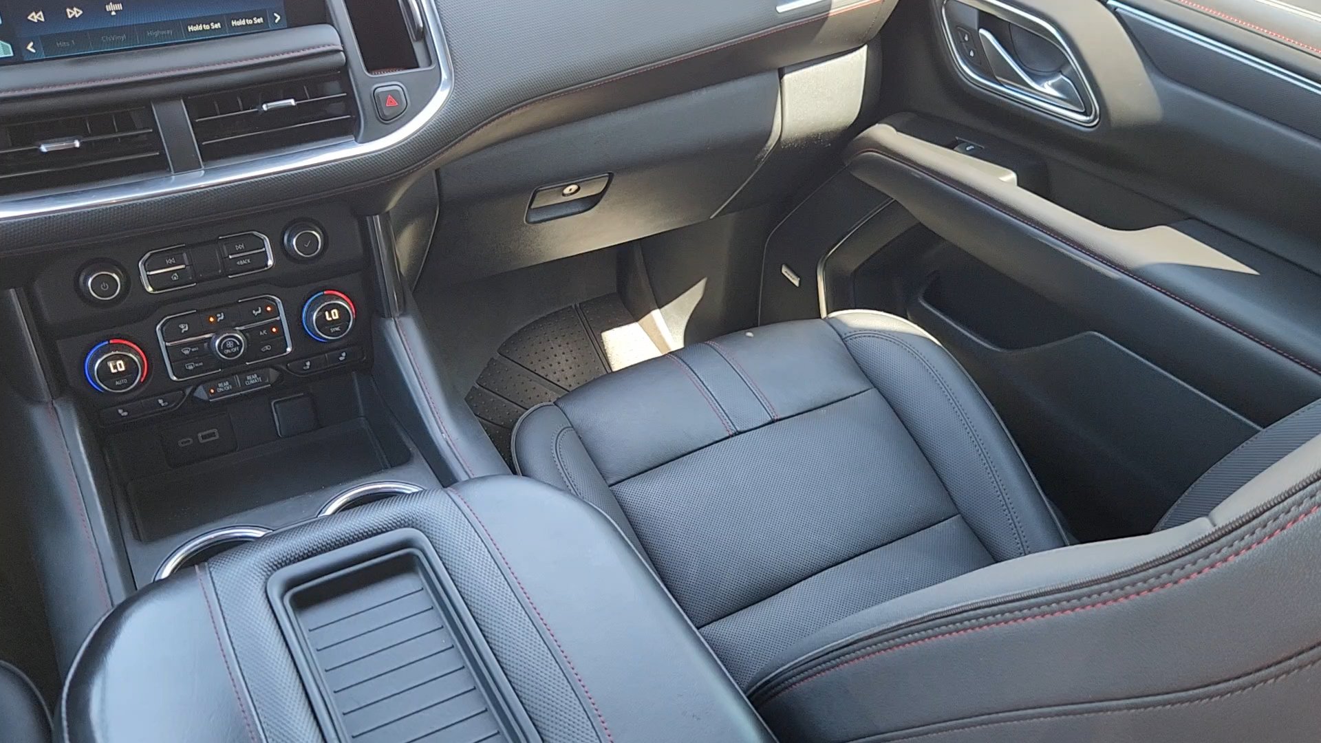Used 2024 Chevrolet Tahoe RST w/ Luxury Package AWD/4WD image 33