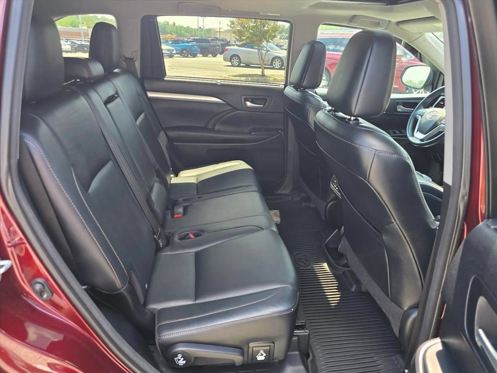 Used 2016 Toyota Highlander XLE AWD/4WD image 13
