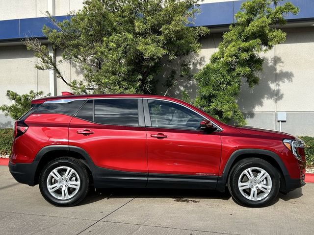 Used 2024 GMC Terrain SLE FWD image 3