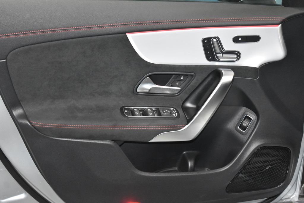Certified 2025 Mercedes-Benz CLA 250 4MATIC image 4