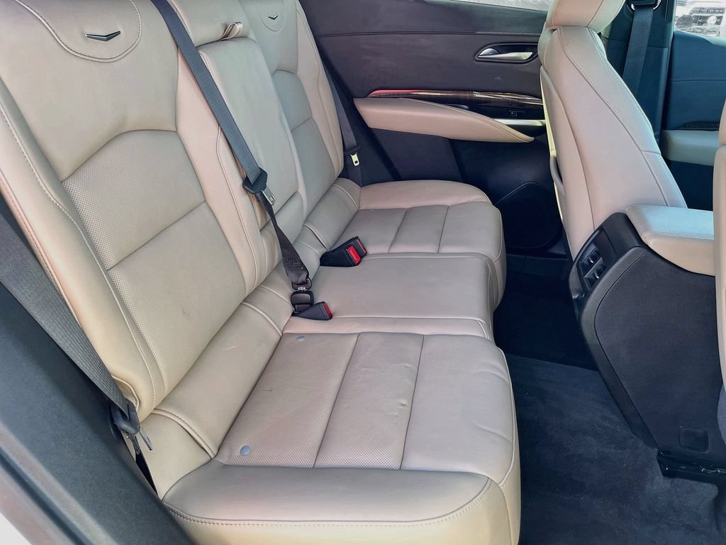 Used 2025 Cadillac XT4 Premium Luxury w/ Technology Package AWD/4WD image 28