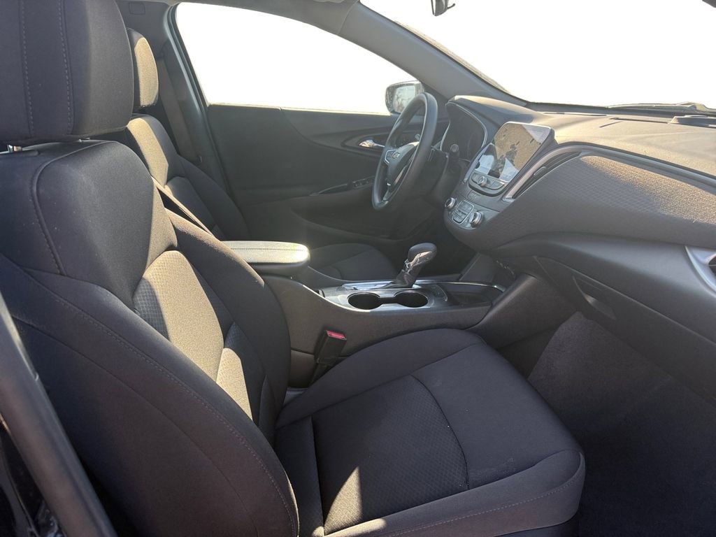 Used 2025 Chevrolet Malibu LT image 15