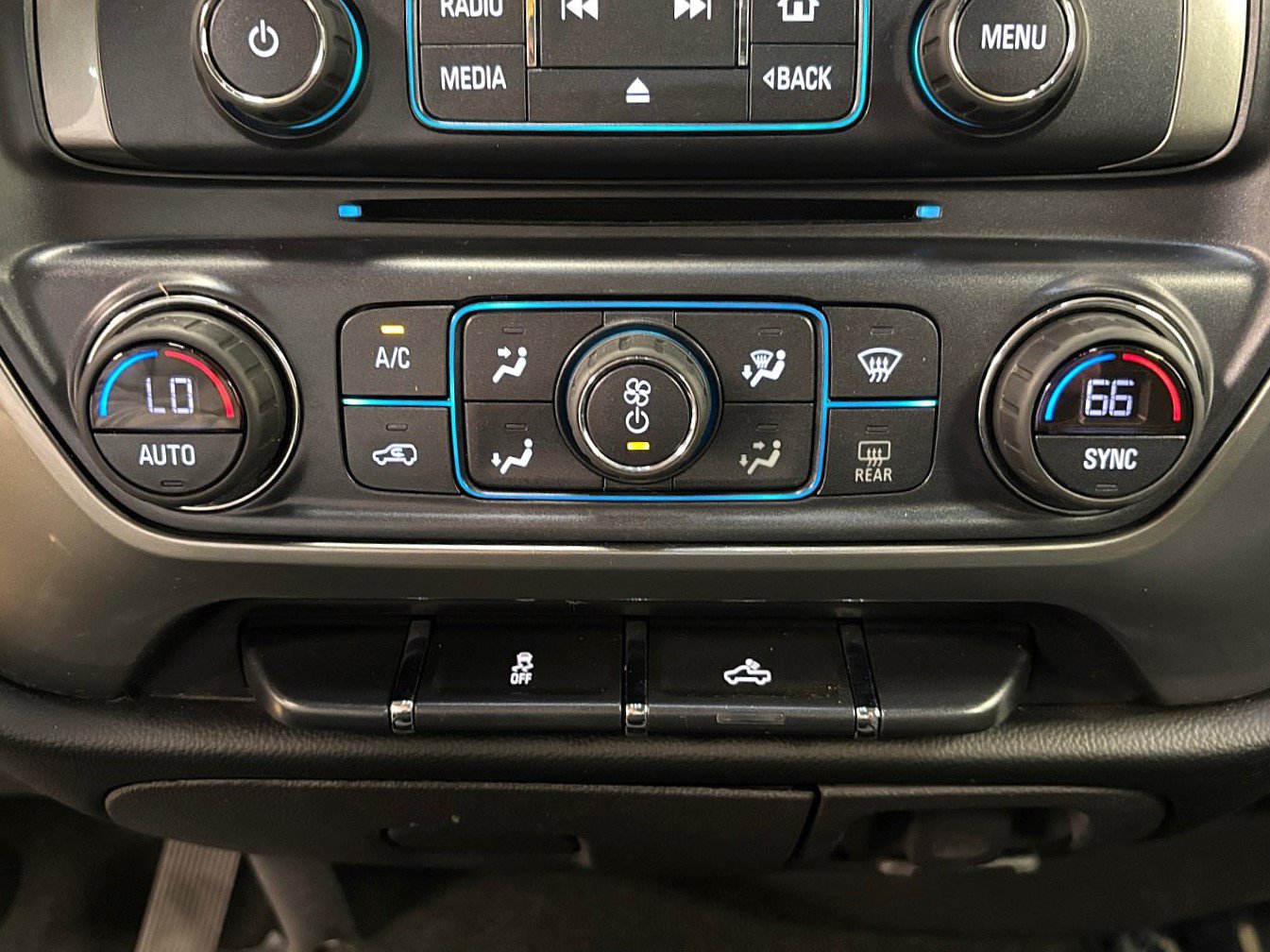 Used 2018 Chevrolet Silverado 1500 LT w/ All Star Edition AWD/4WD image 27