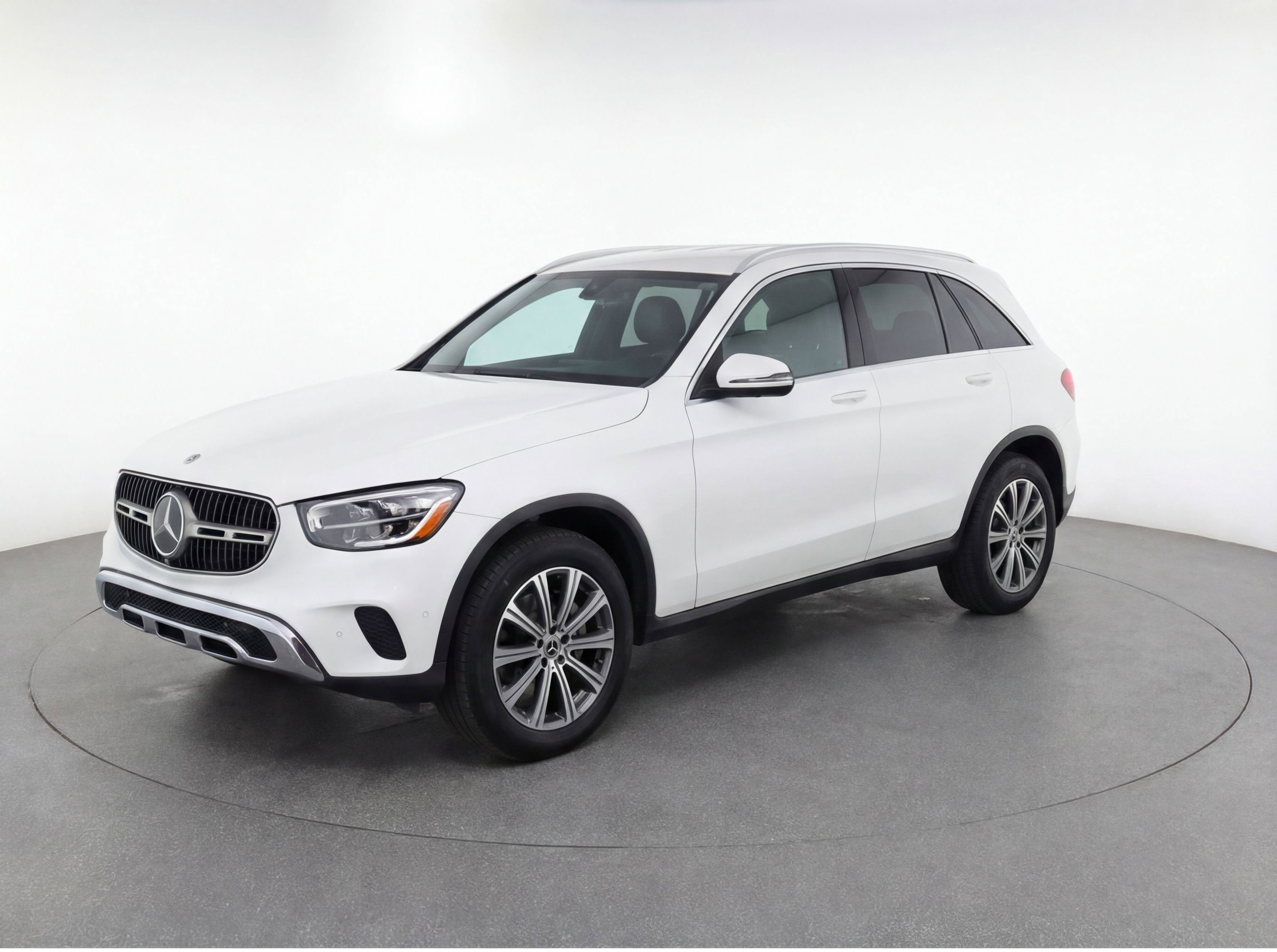 Used 2024 Mercedes-Benz GLC 300 4MATIC image 3