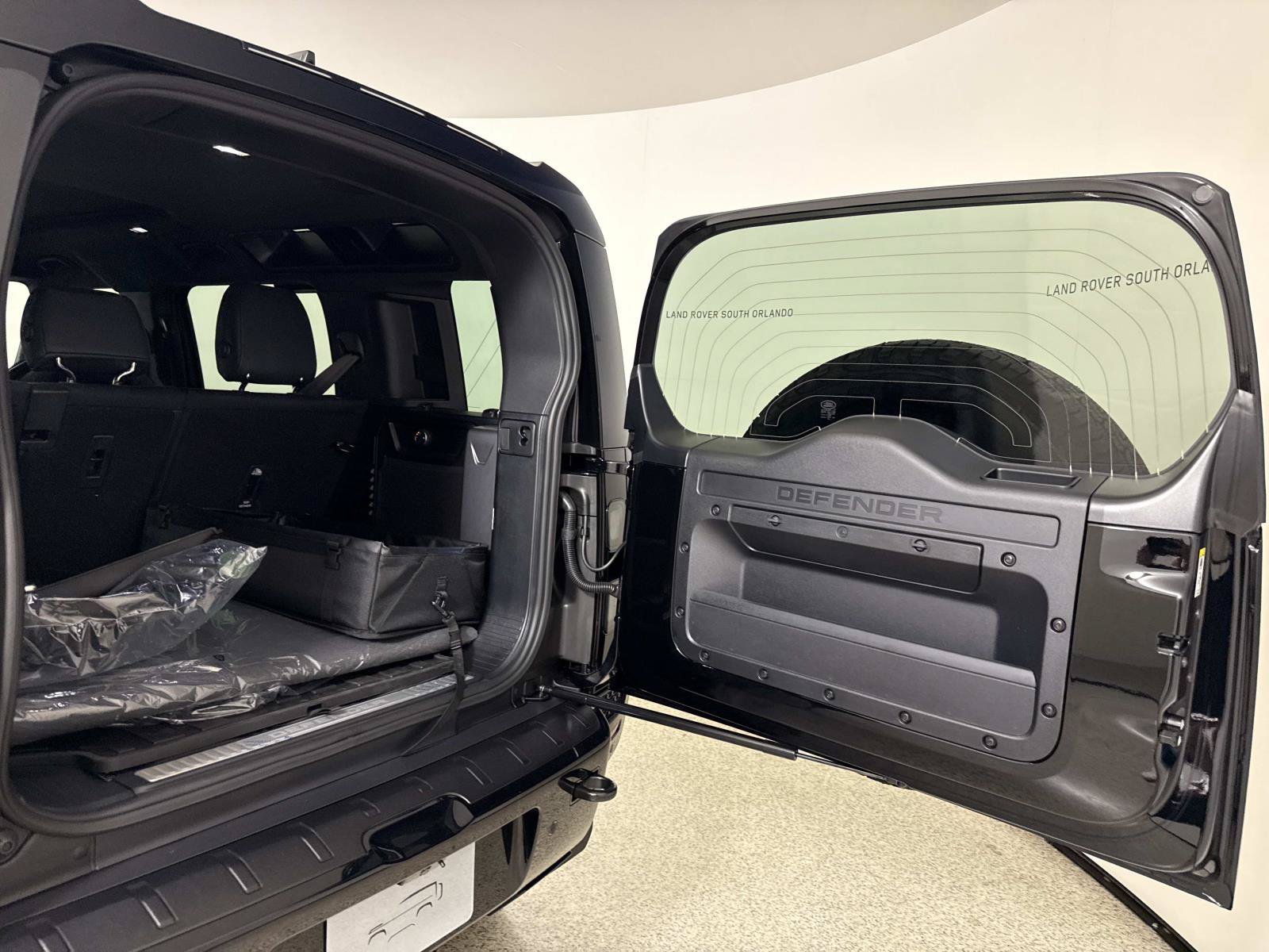 New 2026 Land Rover Defender 110 OCTA AWD/4WD image 12