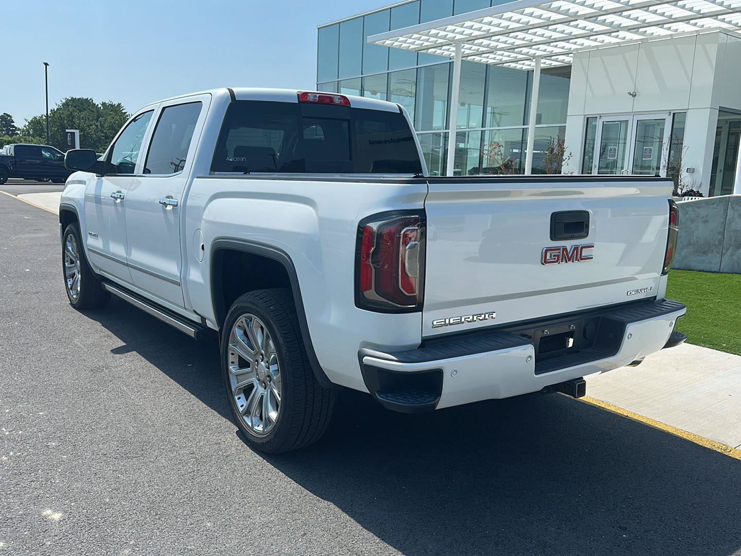 Used 2017 GMC Sierra 1500 Denali w/ Denali Ultimate Package AWD/4WD image 7