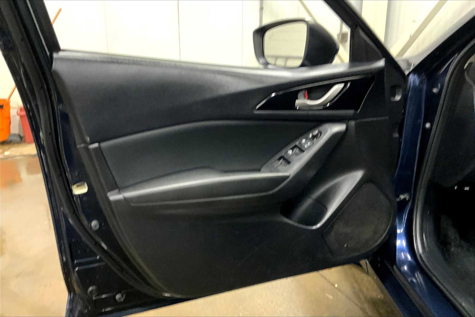 Used 2015 MAZDA MAZDA3 i Touring image 20