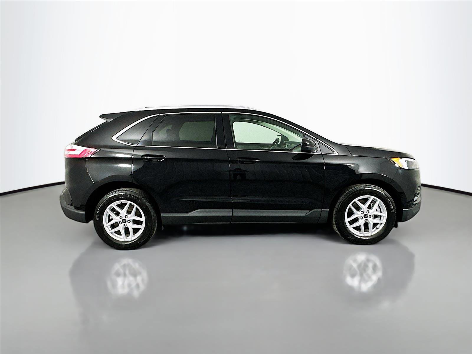 Used 2024 Ford Edge SEL w/ Convenience Package image 17