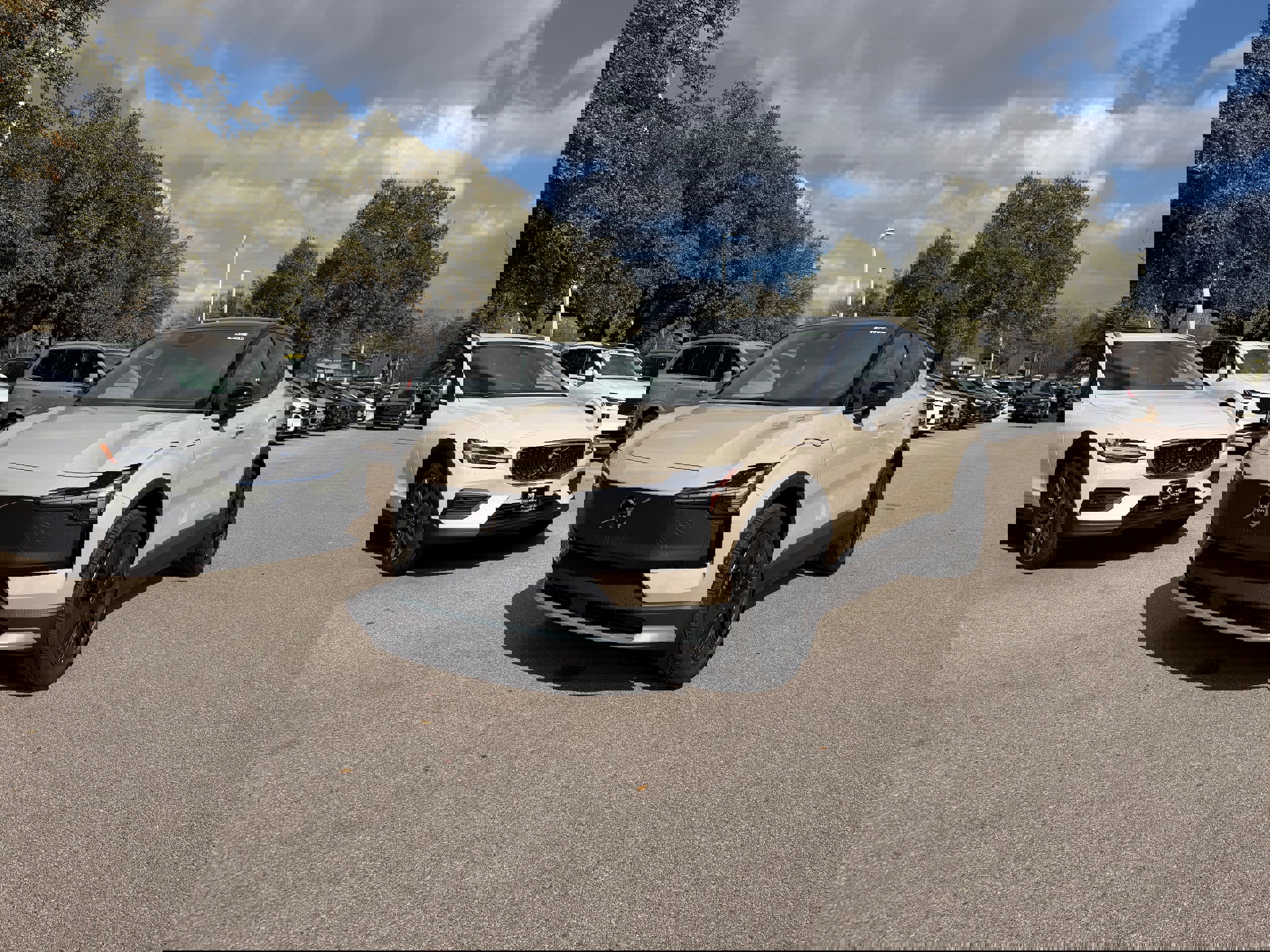 New 2026 Volvo EX30 Cross Country Ultra w/ Protection Package Premier image 2