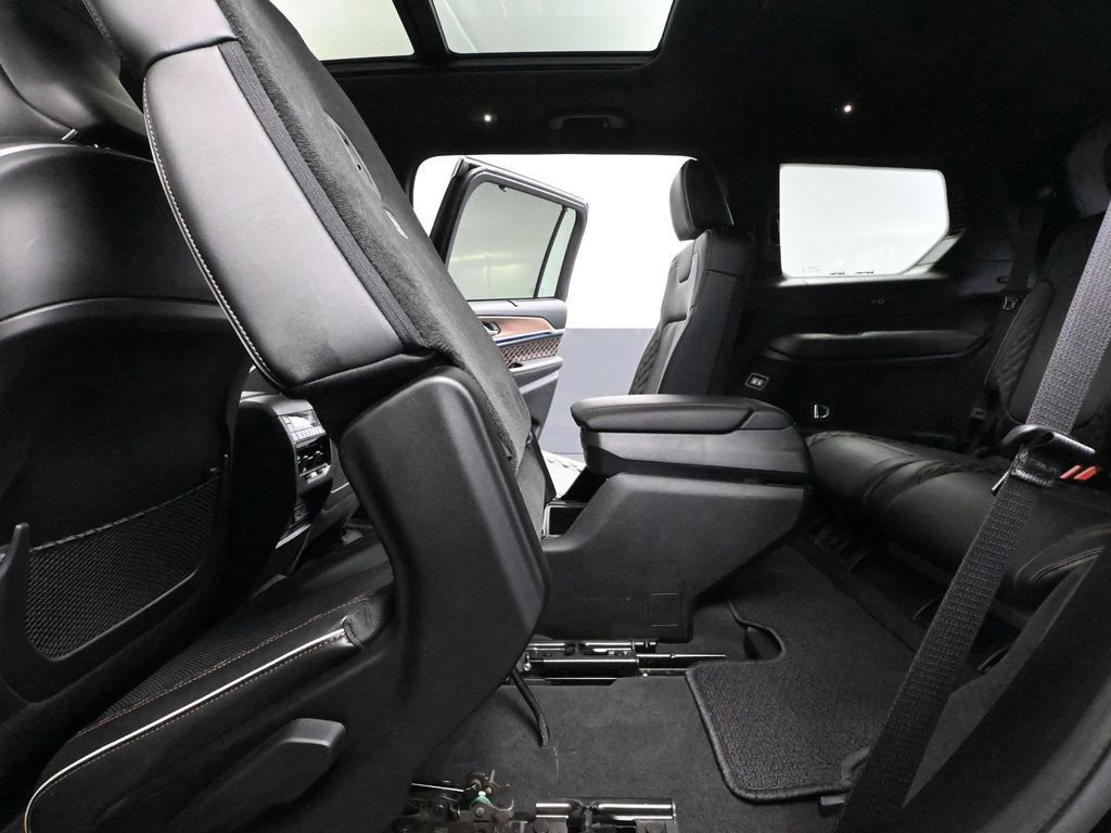 Used 2021 Jeep Grand Cherokee L Summit w/ Luxury Tech Group V AWD/4WD image 44