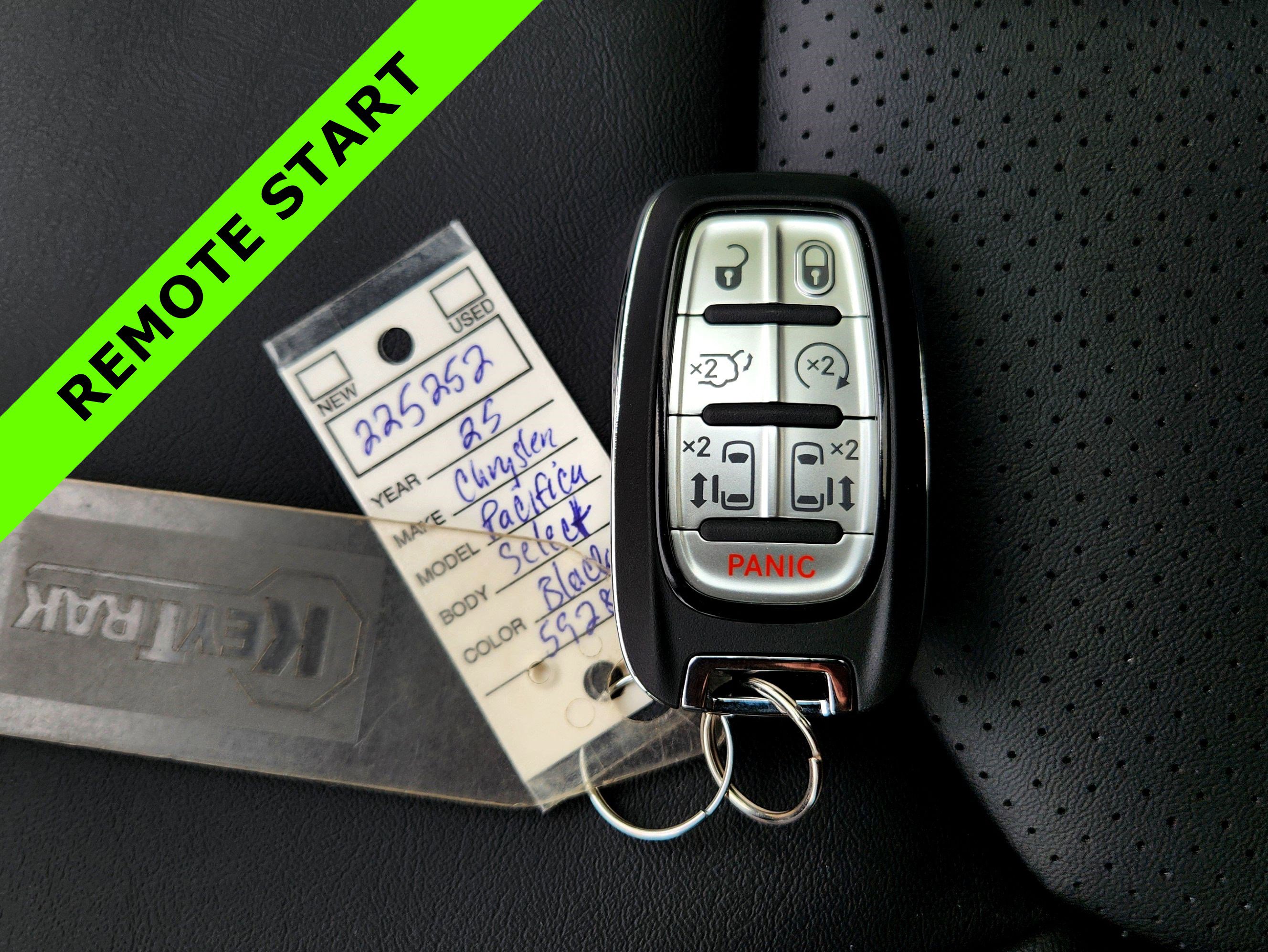 New 2025 Chrysler Pacifica Select w/ Uconnect Theater Family Group image 31