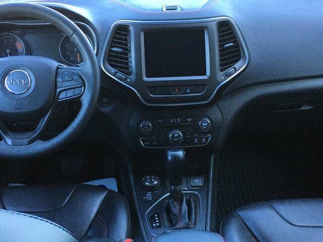 Used 2022 Jeep Cherokee Trailhawk w/ Comfort/Convenience Group image 13