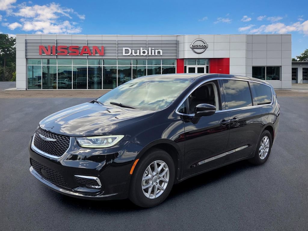 Used 2024 Chrysler Pacifica Touring-L FWD video 1