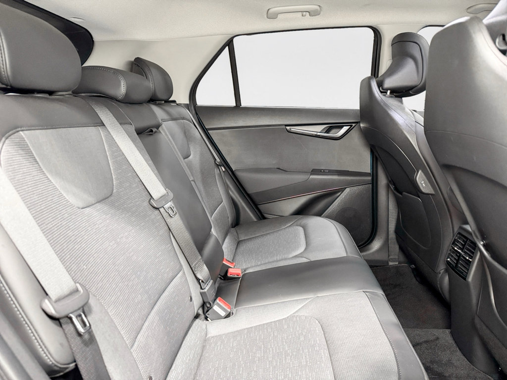 Used 2023 Kia Niro SX Touring image 22
