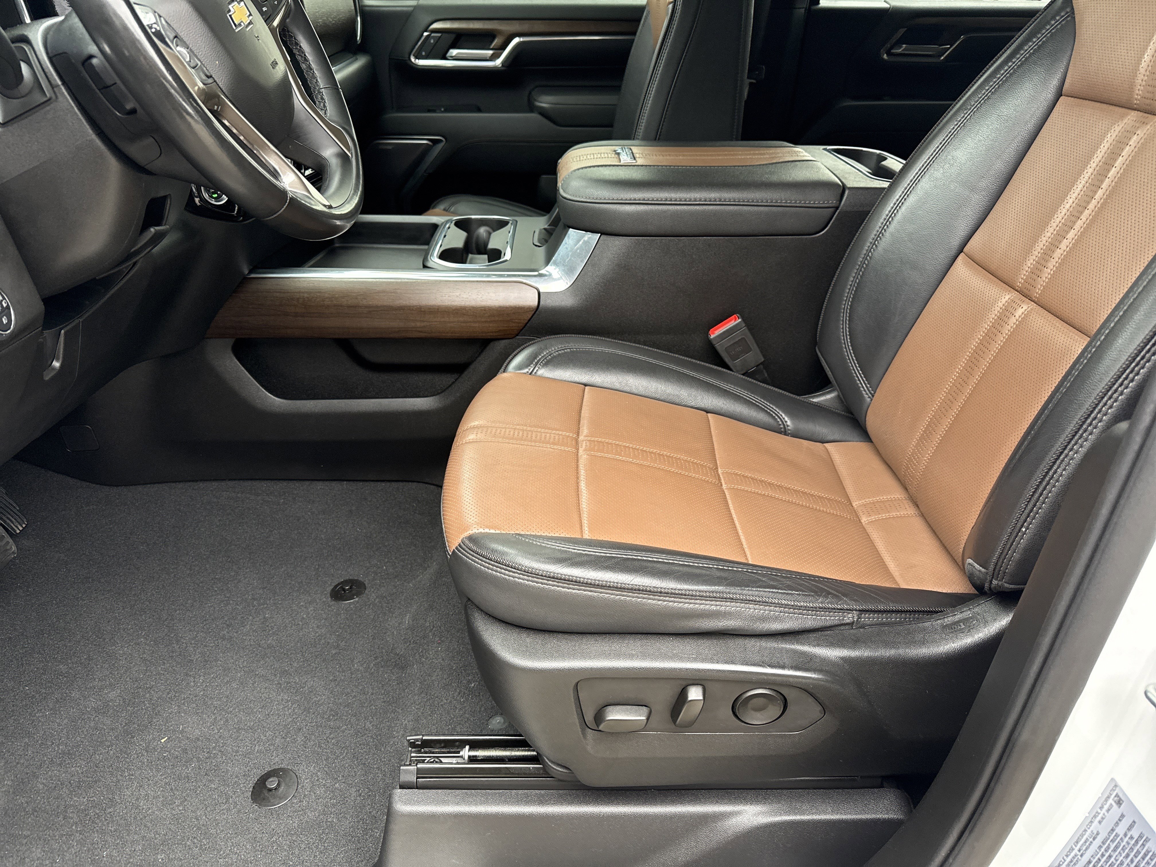 Used 2024 Chevrolet Silverado 2500 High Country w/ Technology Package image 9