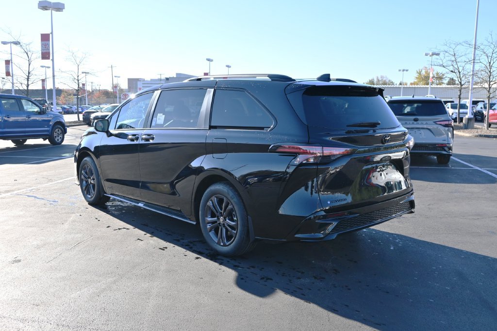 New 2026 Toyota Sienna XSE AWD/4WD image 5