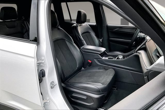 Used 2025 Jeep Grand Cherokee Altitude RWD image 25