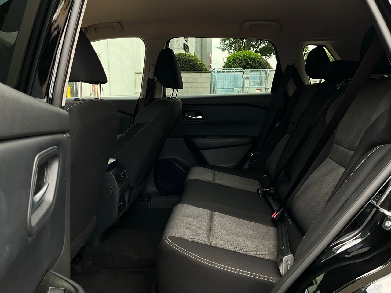 Used 2025 Nissan Rogue SV image 12