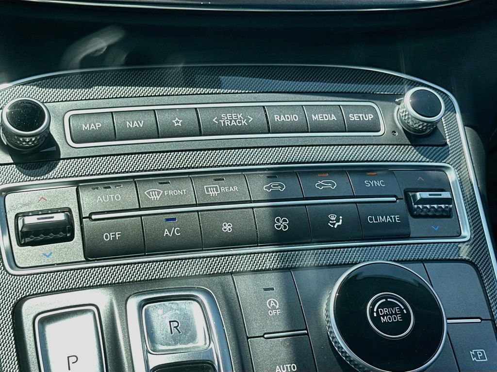 Used 2022 Hyundai Santa Fe SEL w/ Convenience + Premium Package FWD image 16