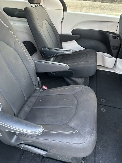 Used 2023 Chrysler Voyager LX image 11