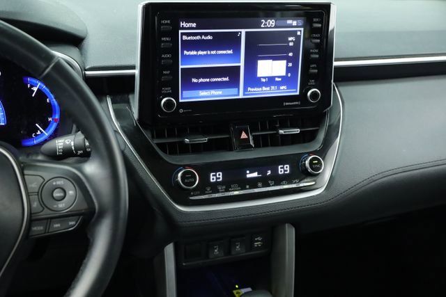 Used 2022 Toyota Corolla Cross XLE image 16