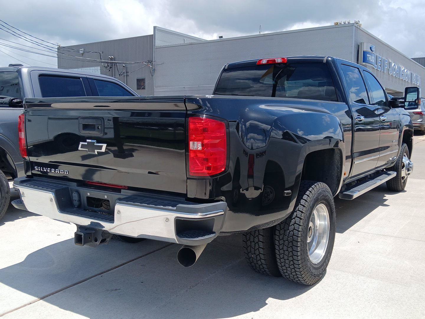 Used 2017 Chevrolet Silverado 3500 LTZ w/ Duramax Plus Package AWD/4WD image 8