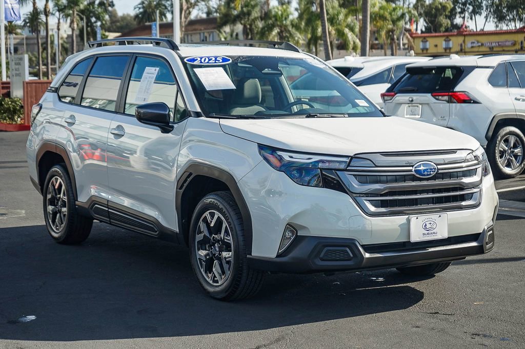 Used 2025 Subaru Forester Premium image 3