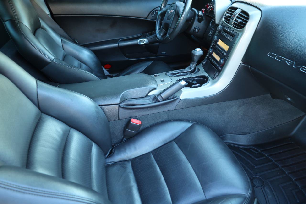Used 2005 Chevrolet Corvette Coupe w/ Preferred Equipment Group RWD image 13